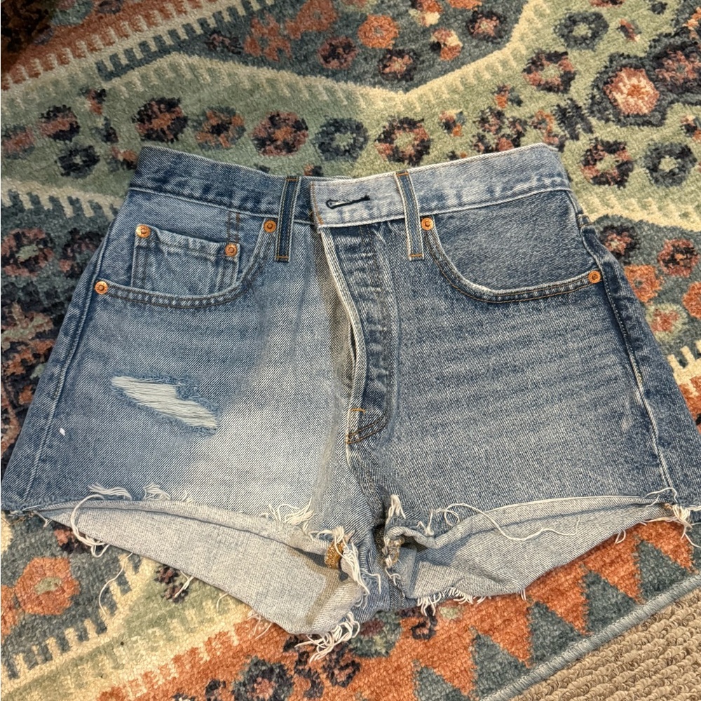 Levi’s 501 Two Tone Denim Shorts - Size 27